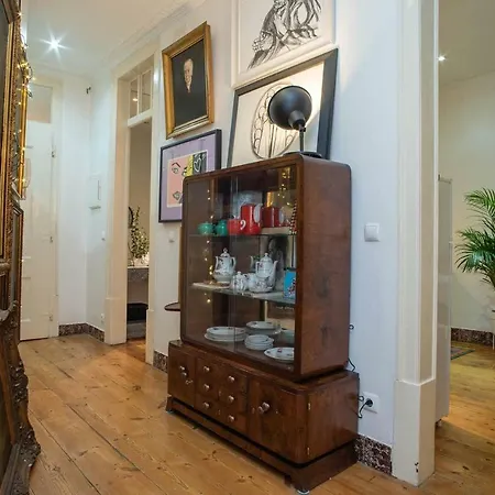 Chiado Nobre 2 Bedroom Apartment Lisbon